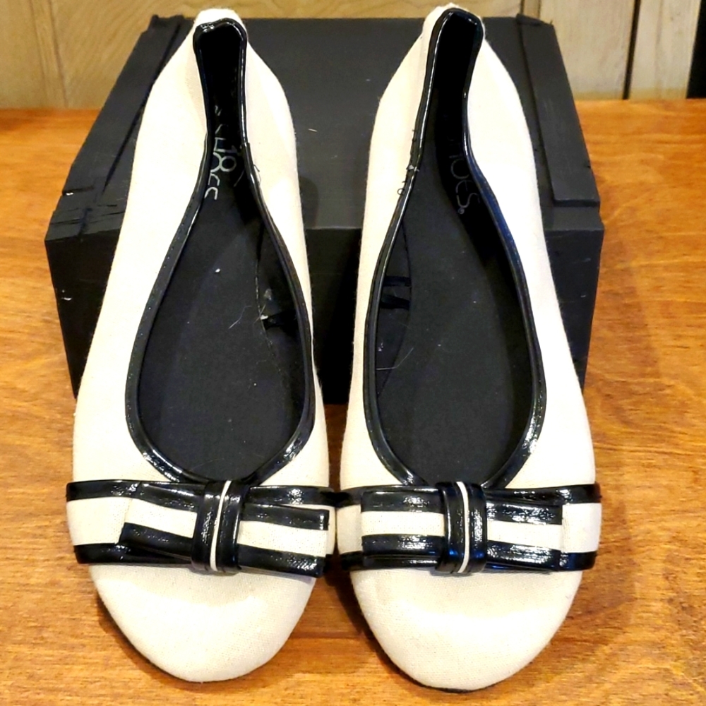 18 Shoes flats size M 7-8